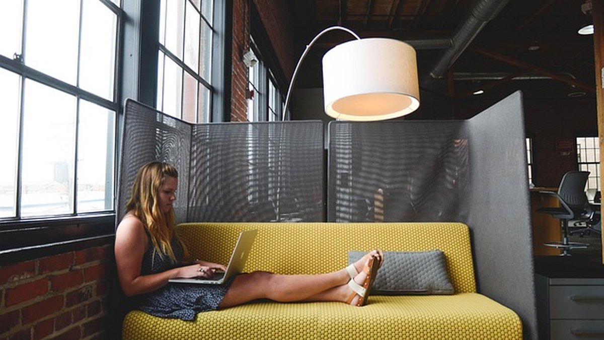 Freelance Writing vs Copywriting Rates — Which Pays More?