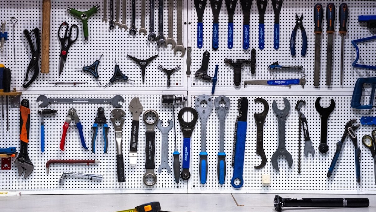 Top Tools Freelancers Use Most (2025)